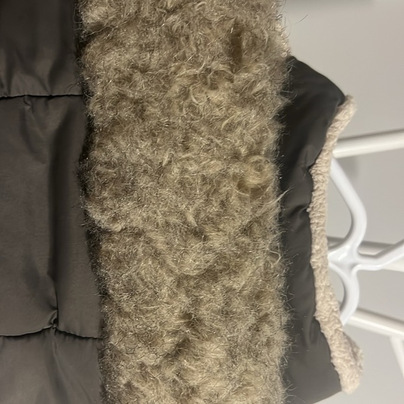 New jacket but little bit the furry is burn in washing machine - Picture 5 of 6